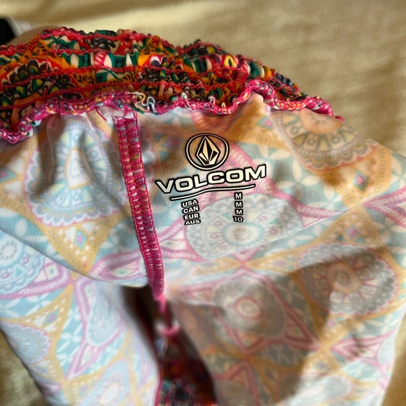 Volcom size M bathing suit cover up/ shorts. - Picture 3 of 3